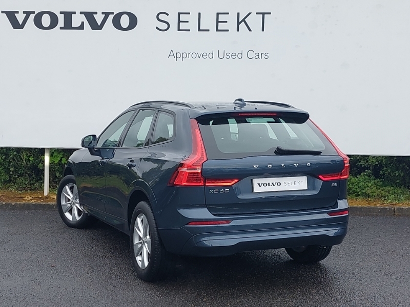 Volvo XC60 2.0 B5p Momentum Geartronic Blue #2