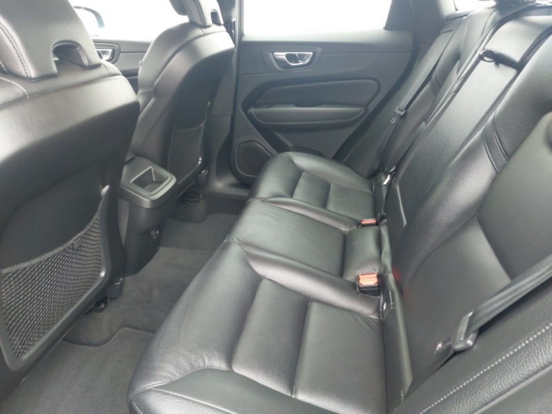 Volvo XC60 2.0 B5p Momentum Geartronic Blue #6