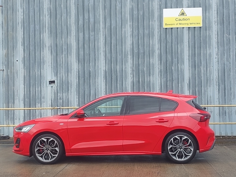 Ford Focus Hatchback 1.0 Ecoboost Hybrid Mhev 155 St-line X 5 URZ6497 Red #4