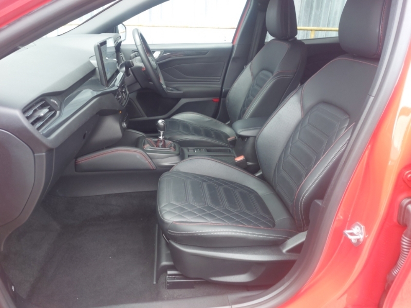 Ford Focus Hatchback 1.0 Ecoboost Hybrid Mhev 155 St-line X 5 URZ6497 Red #5