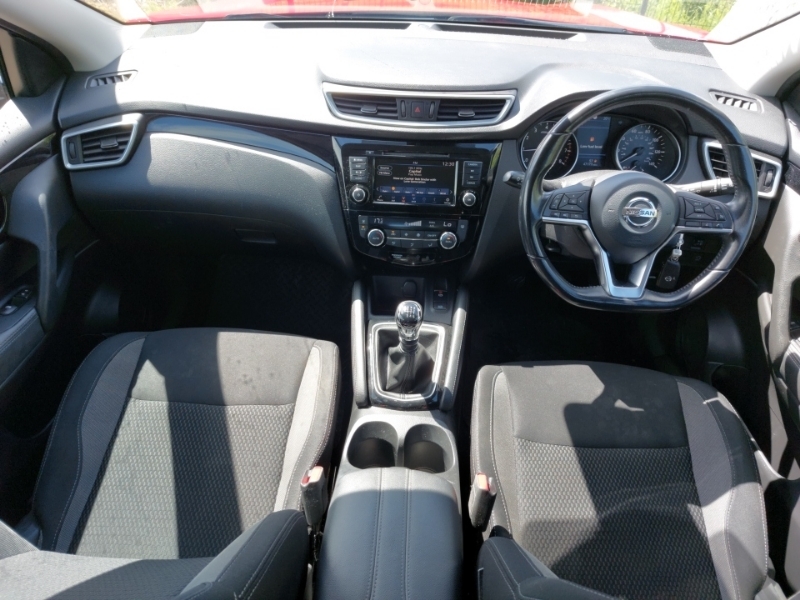 Nissan Qashqai 1.3 Dig-t Acenta Premium XHZ3454 Red #3