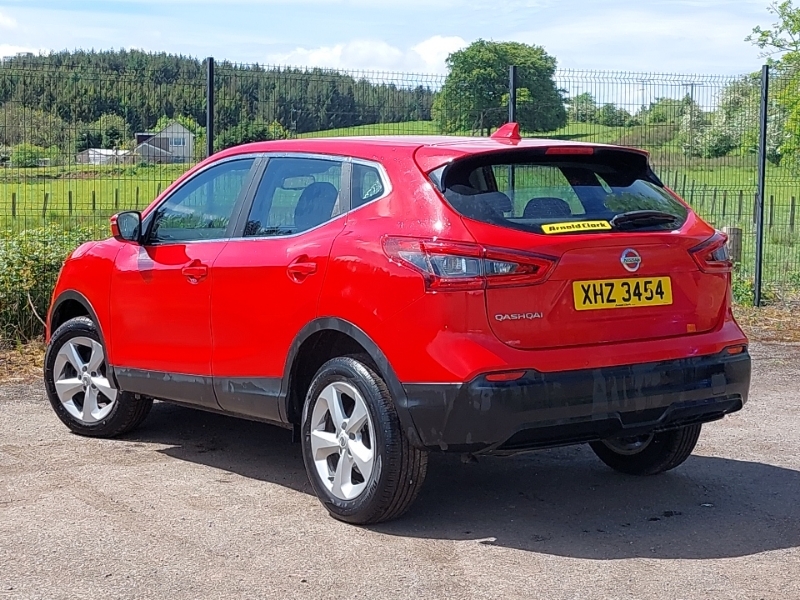 Nissan Qashqai 1.3 Dig-t Acenta Premium XHZ3454 Red #2