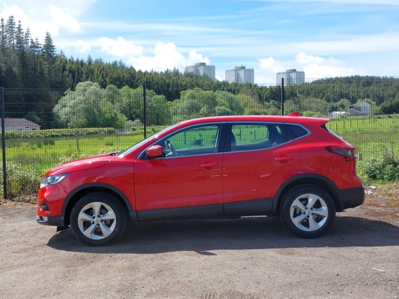 Nissan Qashqai 1.3 Dig-t Acenta Premium XHZ3454 Red #4