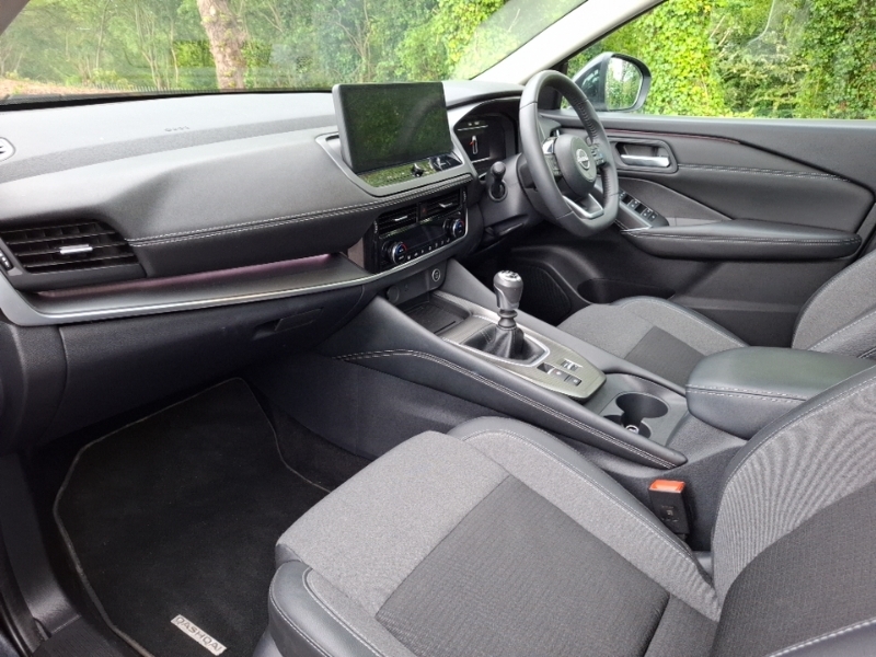 Nissan Qashqai 1.3 Dig-t Mh N-connecta Glass Roof SM25XPO Black #5