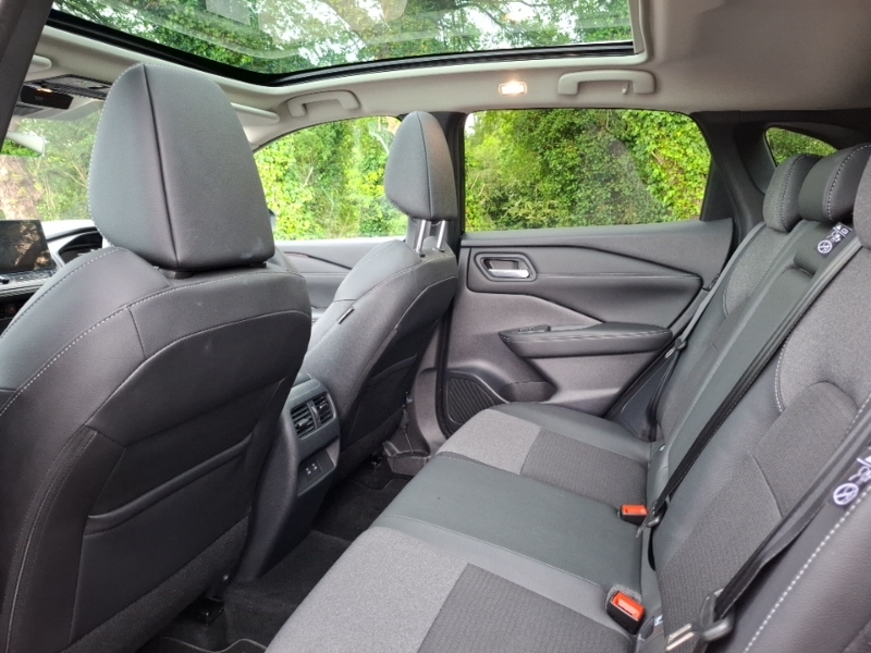 Nissan Qashqai 1.3 Dig-t Mh N-connecta Glass Roof SM25XPO Black #6