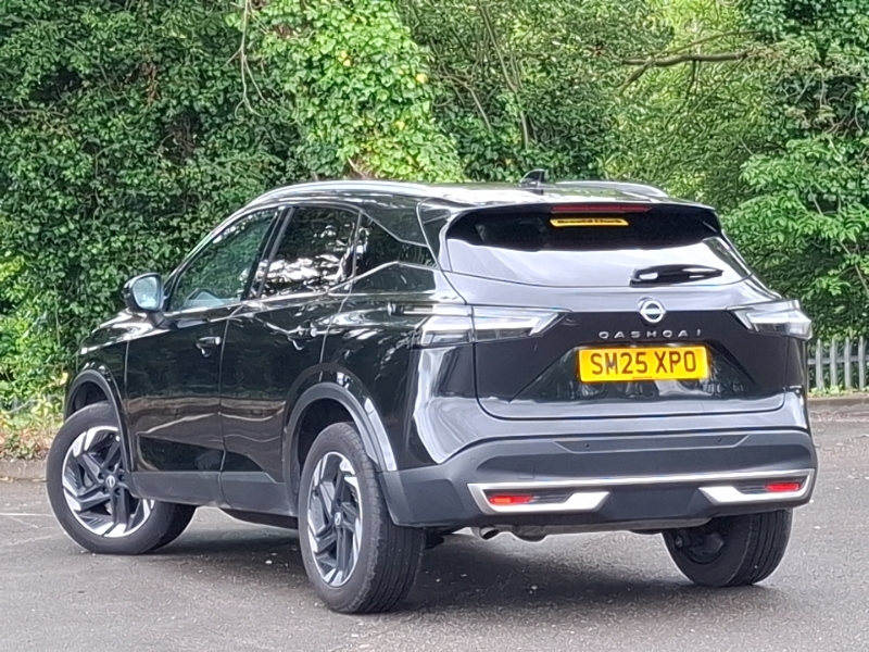 Nissan Qashqai 1.3 Dig-t Mh N-connecta Glass Roof SM25XPO Black #2