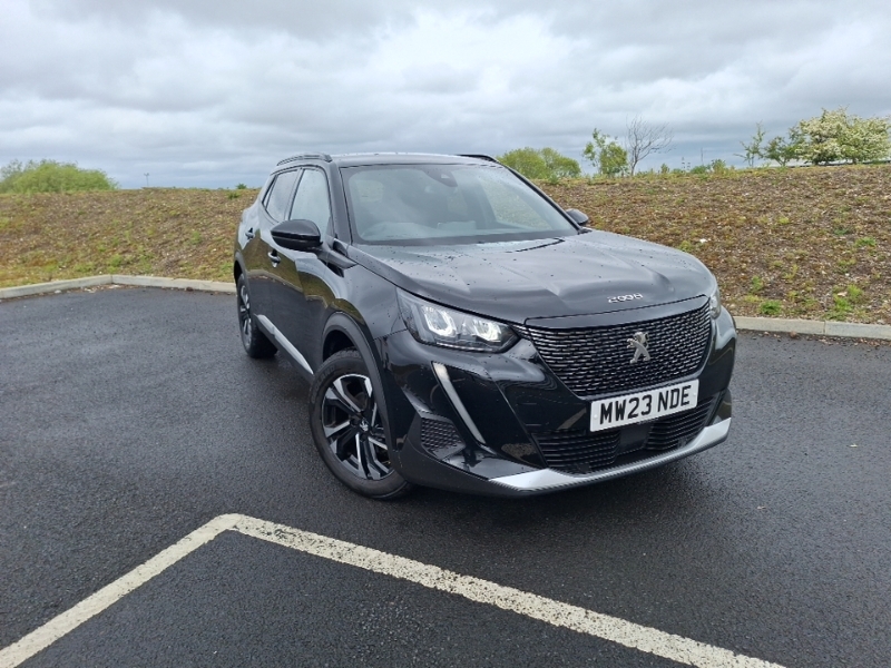 Peugeot 2008 1.2 Puretech Allure Premium Black