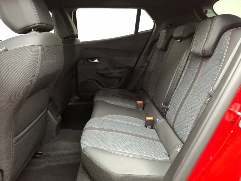 Peugeot 2008 1.2 Puretech Allure Red #6