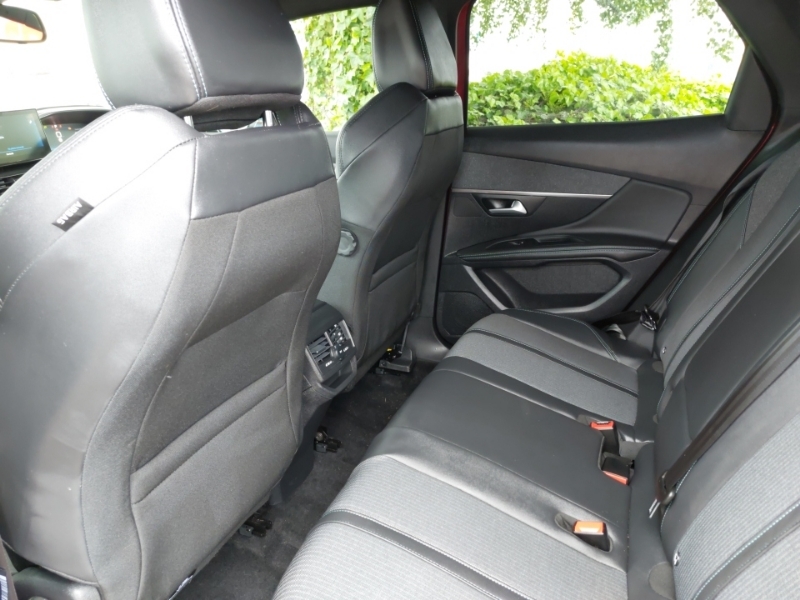 Peugeot 3008 1.5 Bluehdi Allure Premium Eat8 SD23WVN Red #6