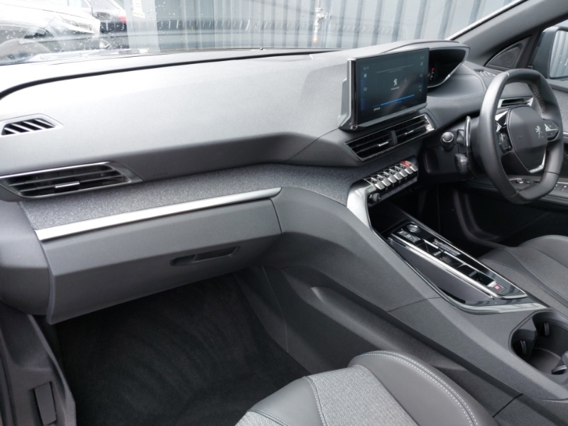 Peugeot 3008 1.5 Bluehdi Allure Premium Eat8 Black #5