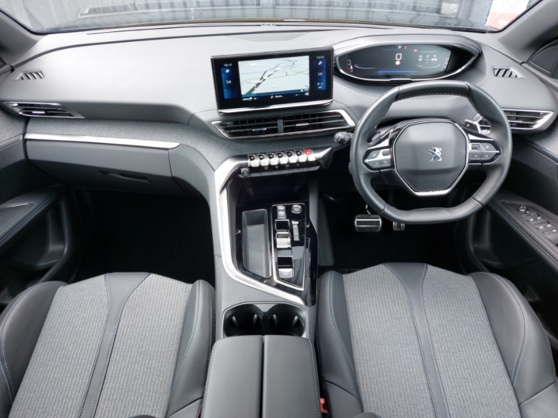 Peugeot 3008 1.5 Bluehdi Allure Premium Eat8 Black #3