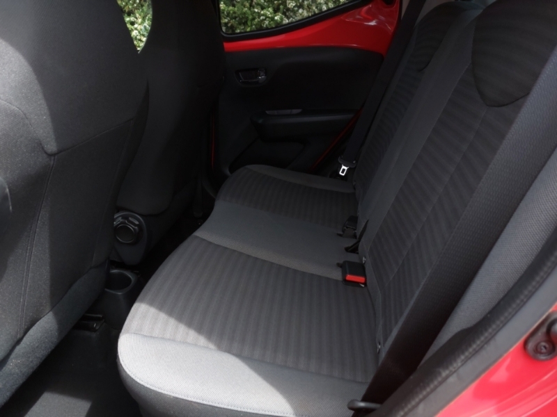 Toyota Aygo 1.0 Vvt-i X-plore DP68LZD Red #6