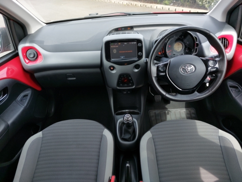 Toyota Aygo 1.0 Vvt-i X-plore DP68LZD Red #3