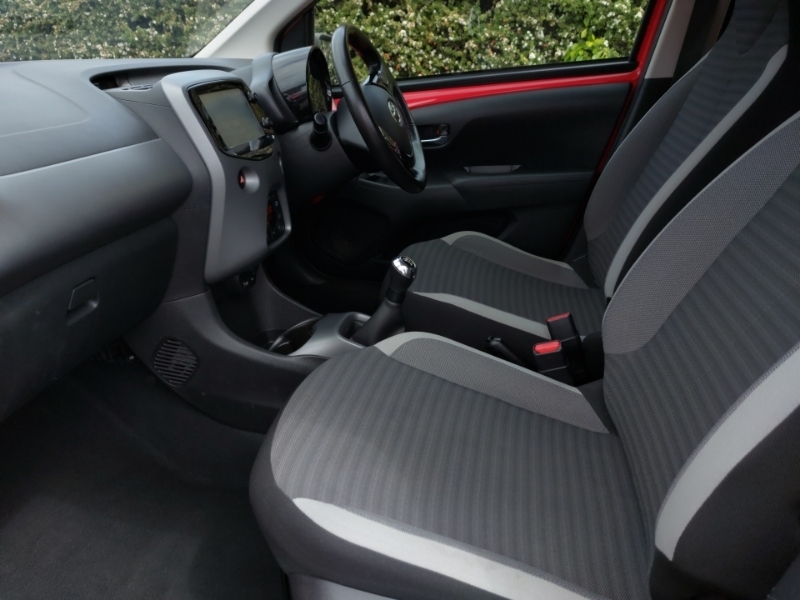 Toyota Aygo 1.0 Vvt-i X-plore DP68LZD Red #5