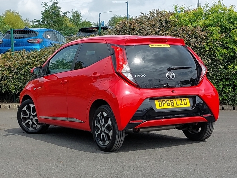 Toyota Aygo 1.0 Vvt-i X-plore DP68LZD Red #2
