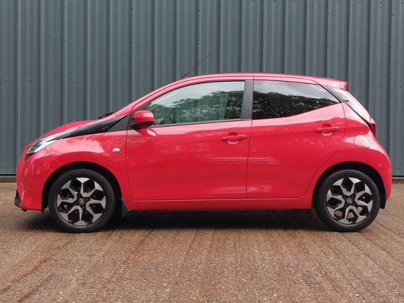 Toyota Aygo 1.0 Vvt-i X-trend Tss ST68HGF Red #4
