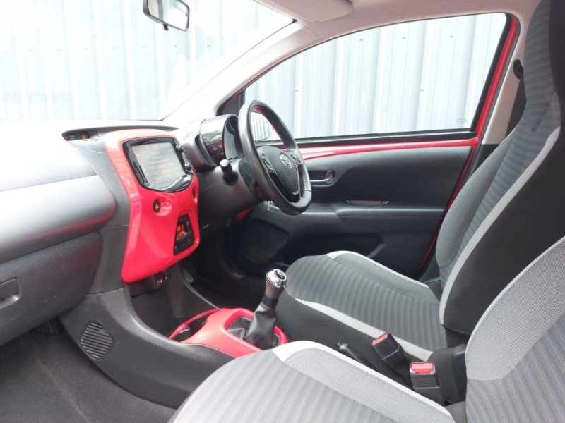 Toyota Aygo 1.0 Vvt-i X-trend Tss ST68HGF Red #5