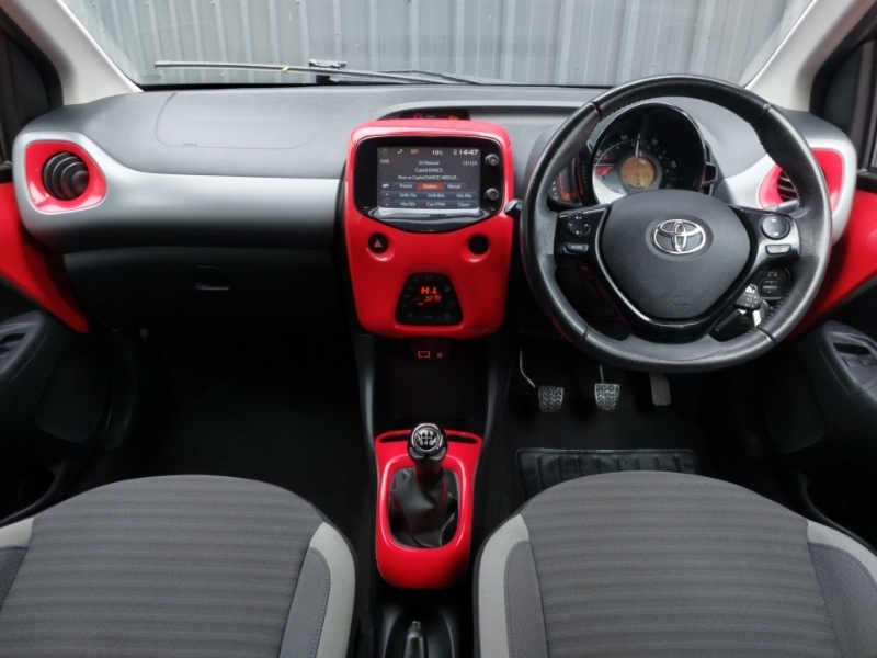 Toyota Aygo 1.0 Vvt-i X-trend Tss ST68HGF Red #3