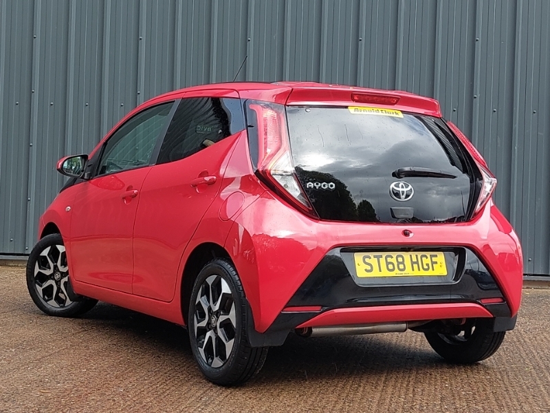 Toyota Aygo 1.0 Vvt-i X-trend Tss ST68HGF Red #2