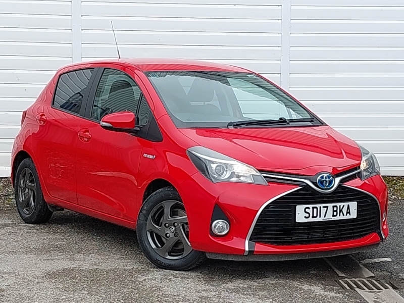Toyota Yaris 1.5 Hybrid Icon Cvt Red