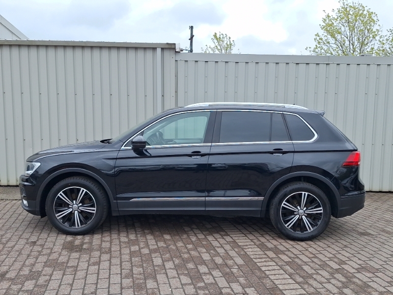 Volkswagen Tiguan 2.0 Tdi 150 Se Nav SJ17CGB Black #4