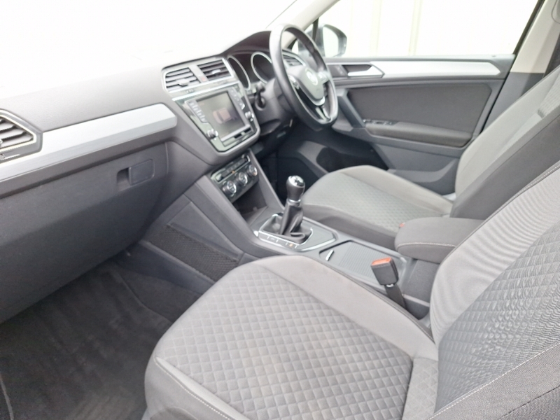 Volkswagen Tiguan 2.0 Tdi 150 Se Nav SJ17CGB Black #5