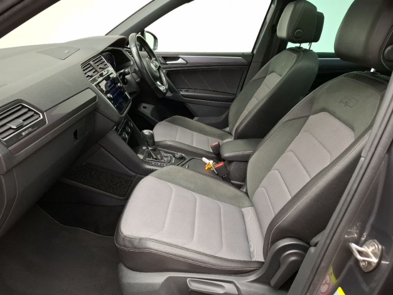 Volkswagen Tiguan 2.0 Tdi 150 4Motion R-line Tech Dsg BJ69MWG Grey #5