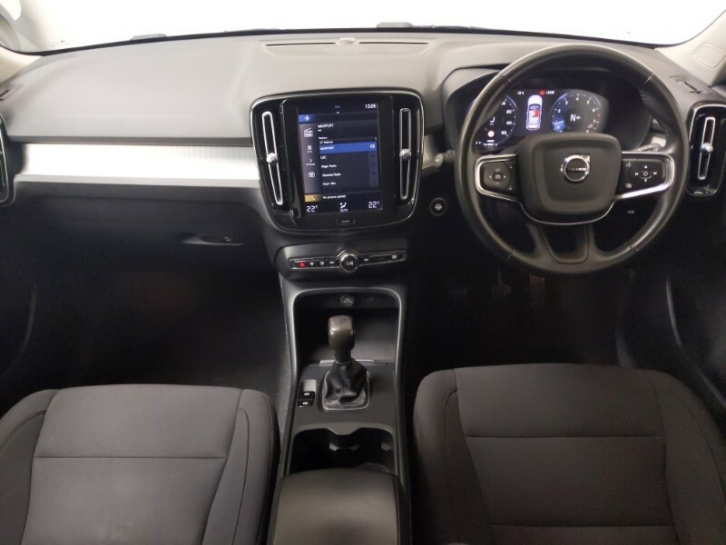 Volvo XC40 1.5 T3 163 Momentum NL70GOP White #3