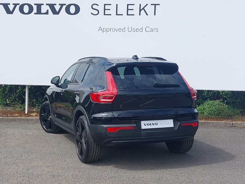 Volvo XC40 2.0 B4p Plus Black Edition SV25VWB Black #2
