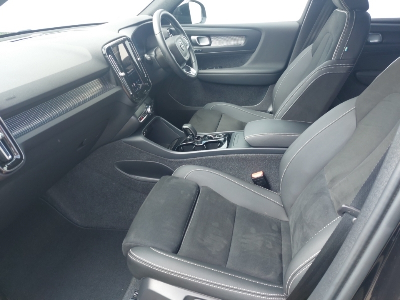 Volvo XC40 2.0 B4p Plus Black Edition SV25VWB Black #5