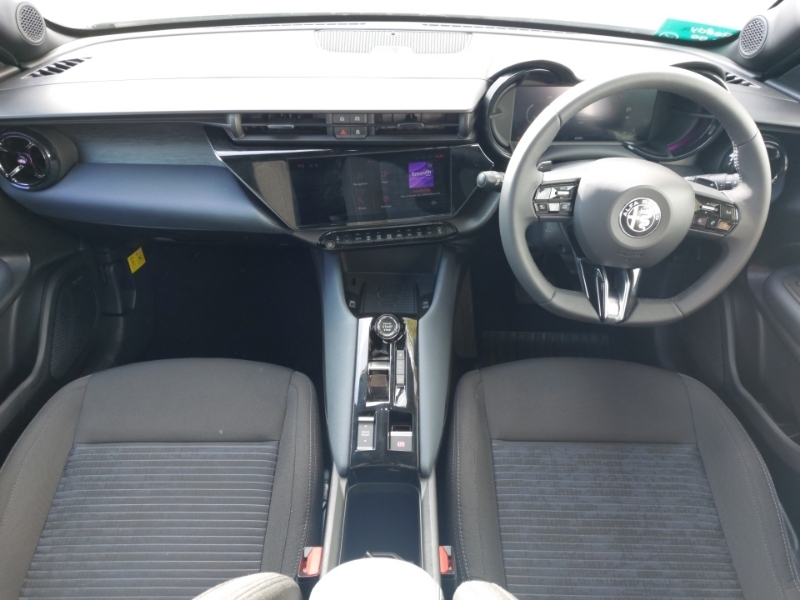 Alfa Romeo Junior 1.2 Turbo Ibrida Technology Pack SP75CWV White #3