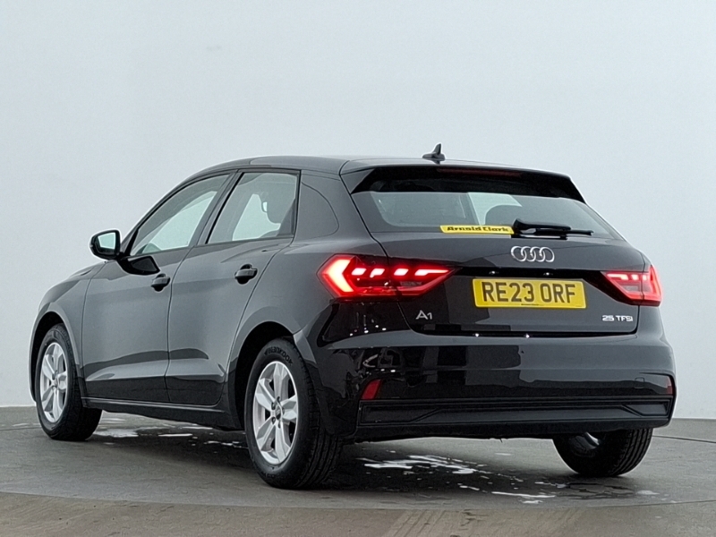 Audi A1 25 Tfsi Technik RE23ORF Black #2