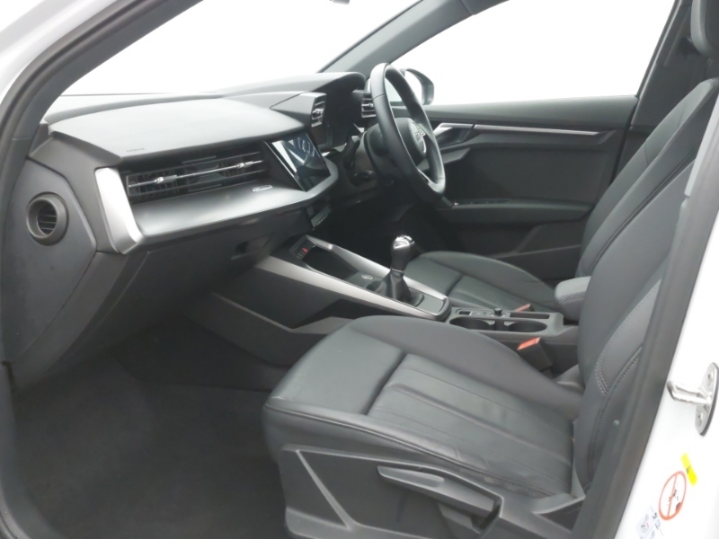 Audi A3 30 Tfsi Sport YE23LMJ White #5