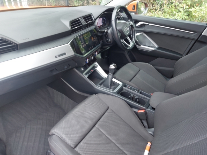 Audi Q3 35 Tfsi Sport DE69ZZL Orange #5