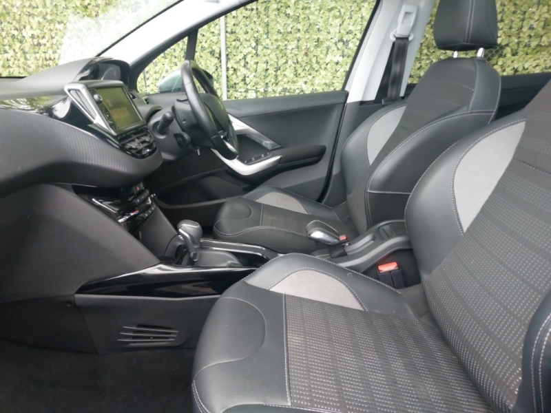 Peugeot 2008 1.2 Puretech 110 Allure Premium Eat6 SO19VLV Grey #5