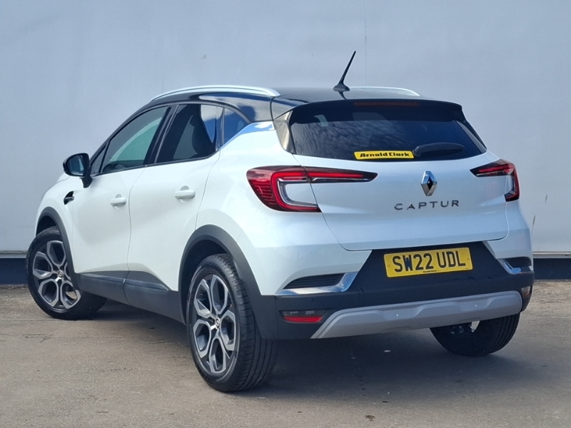 Renault Captur 1.3 Tce 140 Se Edition SW22UDL White #2