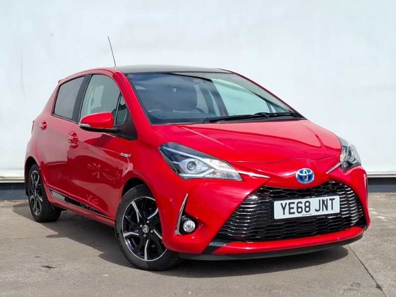 Toyota Yaris 1.5 Hybrid Design Cvt Red