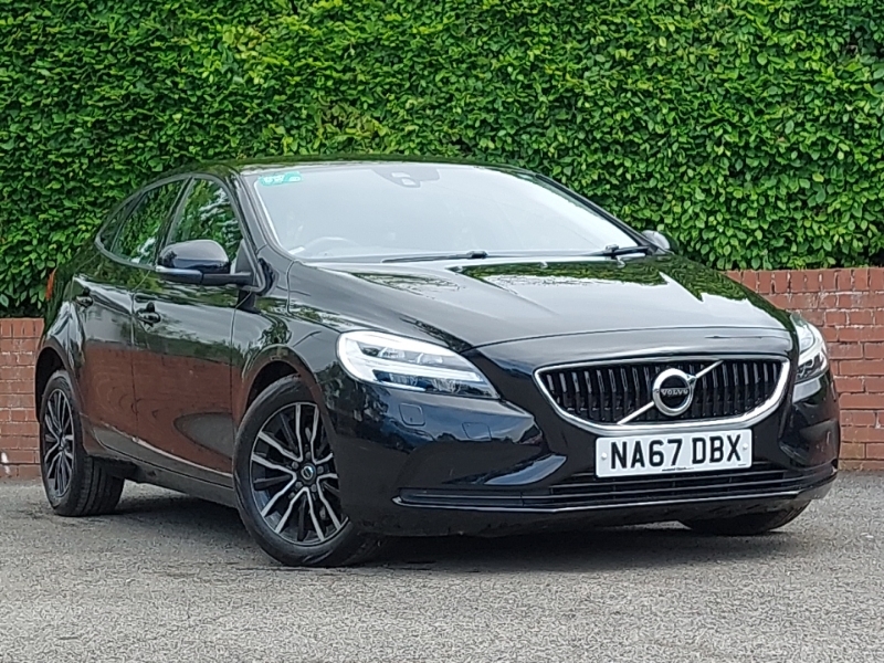 Volvo V40 T2 122 Momentum Black