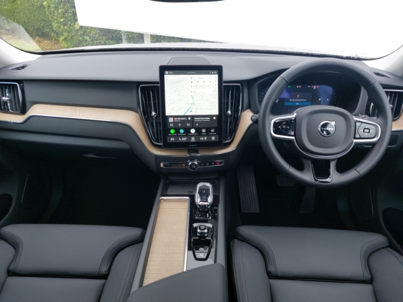 Volvo XC60 2.0 B5p Plus Dark Awd Geartronic SO25KHH Gold #3