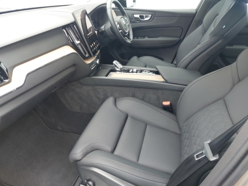 Volvo XC60 2.0 B5p Plus Dark Awd Geartronic SO25KHH Gold #5