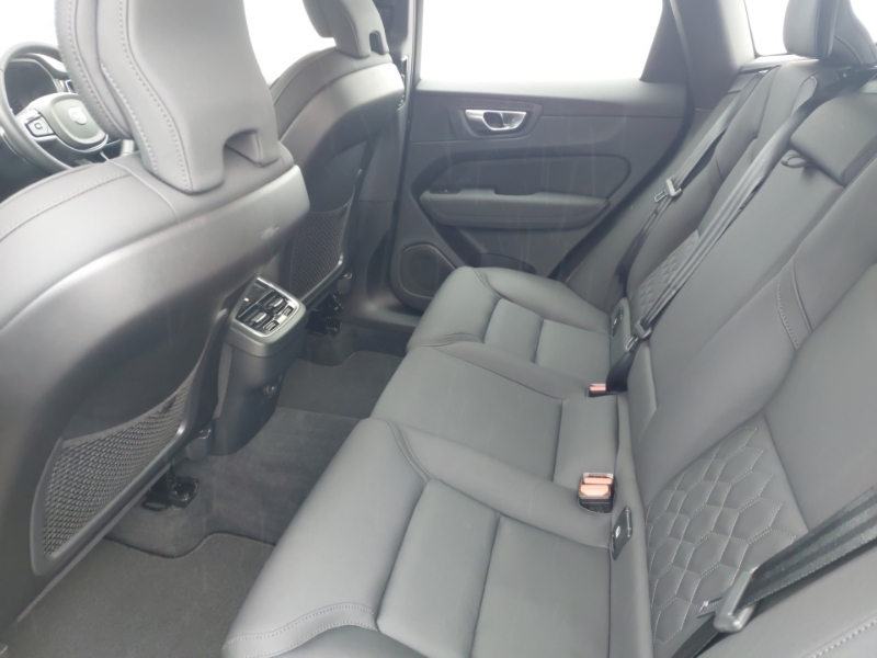 Volvo XC60 2.0 B5p Plus Dark Awd Geartronic SO25KHH Gold #6