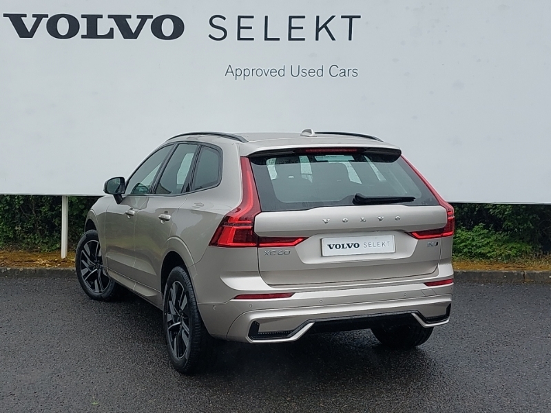 Volvo XC60 2.0 B5p Plus Dark Awd Geartronic SO25KHH Gold #2