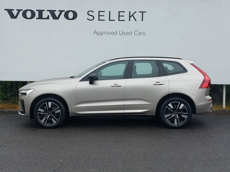 Volvo XC60 2.0 B5p Plus Dark Awd Geartronic SO25KHH Gold #4