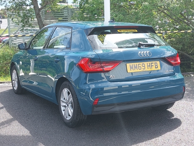 Audi A1 25 Tfsi Technik MM69HFB Green #2
