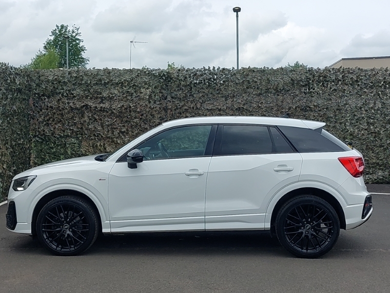 Audi Q2 35 Tfsi Black Edition S Tronic WR21JUK White #4