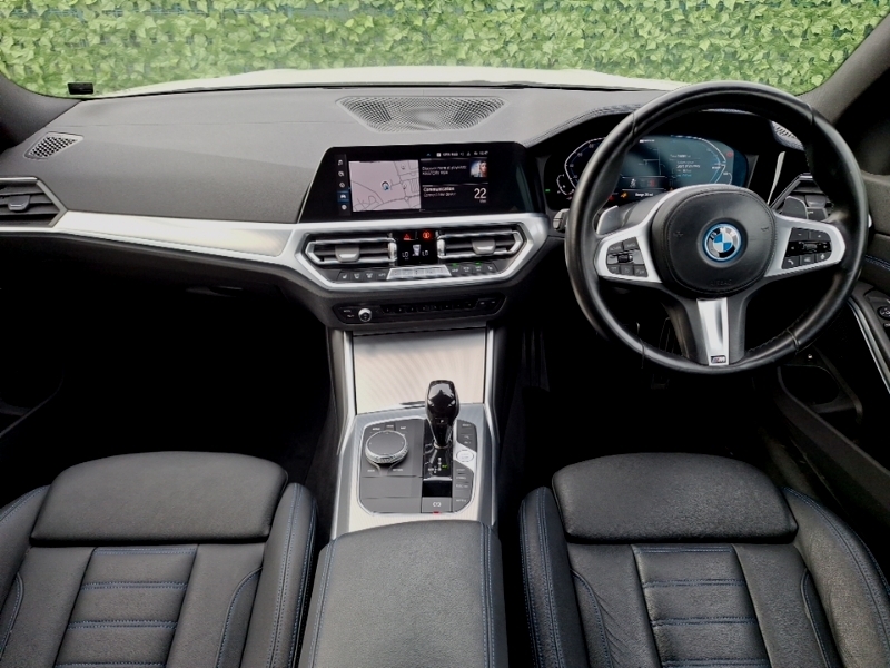 BMW 3 Series 330E M Sport Step EJ71XUV White #4