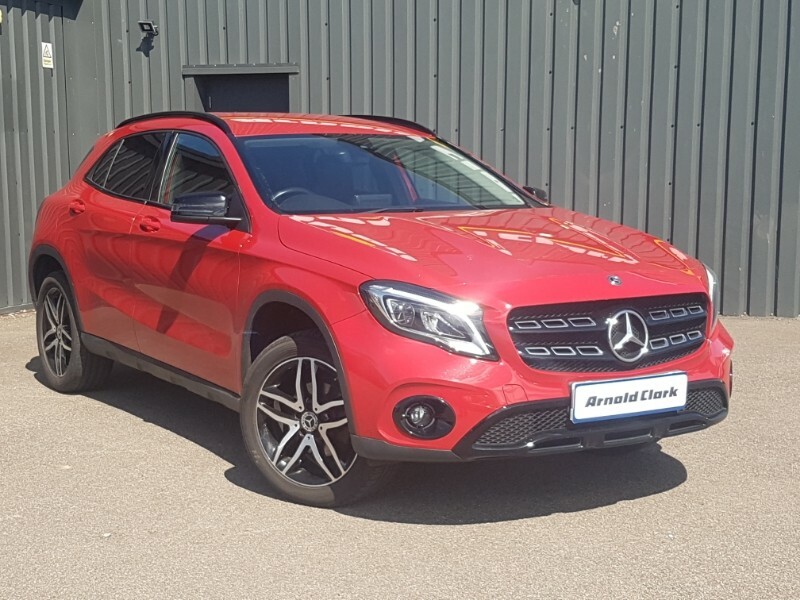 Mercedes-Benz GLA Class Gla 180 Urban Edition Red