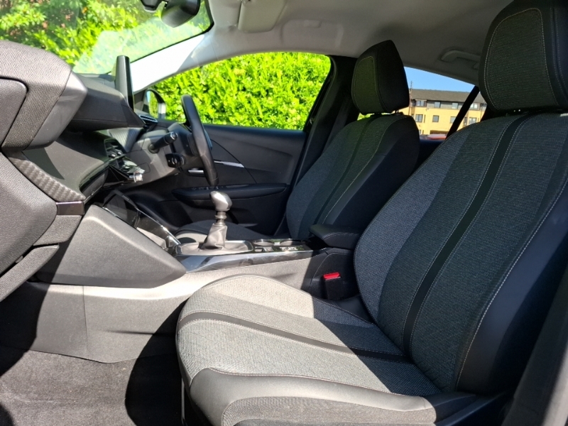 Peugeot 208 1.2 Puretech 100 Allure SG24NTU Black #5