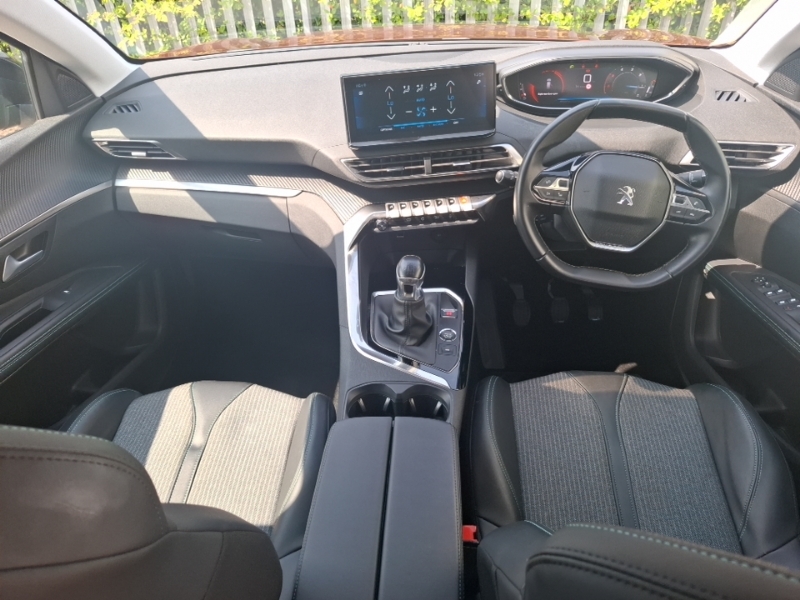 Peugeot 5008 1.5 Bluehdi Allure Brown #3