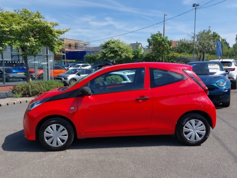 Toyota Aygo 1.0 Vvt-i X BL69FFU Red #4